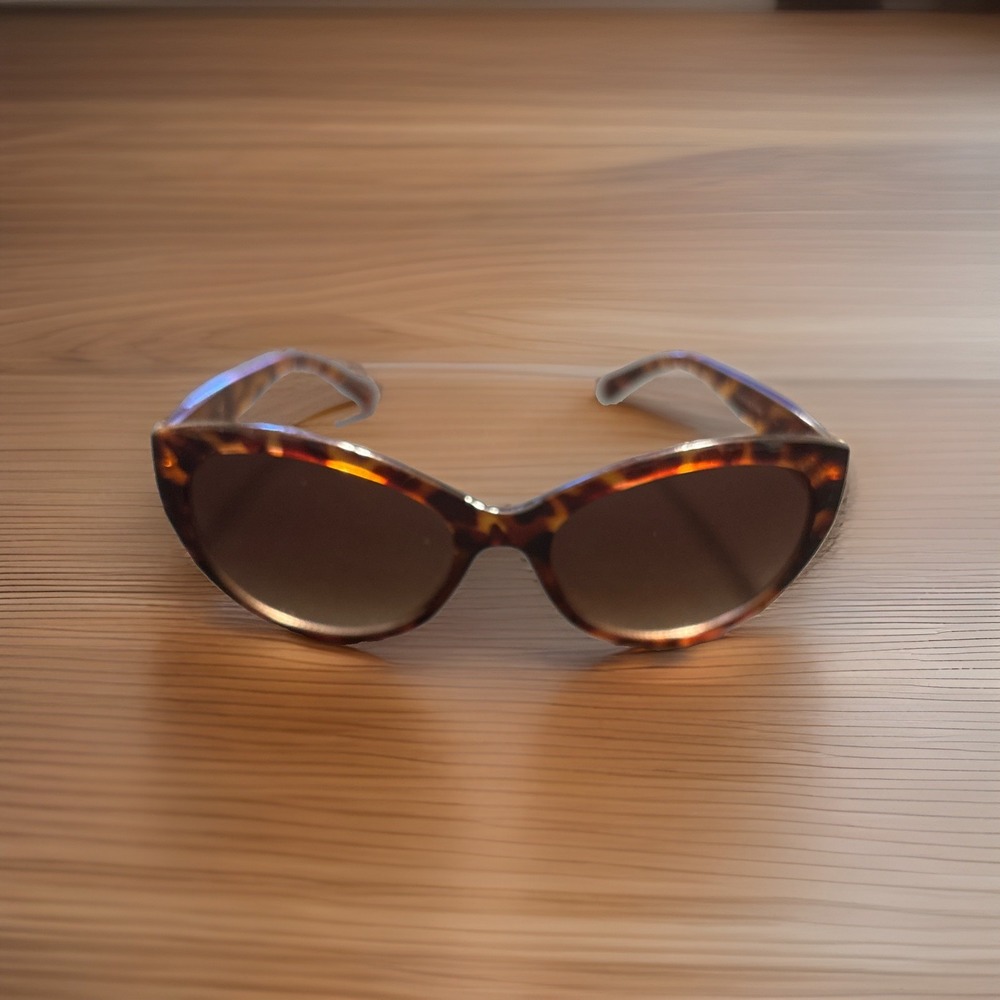 Foster Grant Cat-Eye Tortoiseshell Sunglasses Movie Star Retro